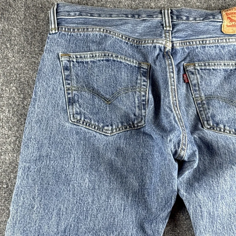 Vintage Levi's 501 Original Fit Jeans 32x30 Medium Wash Button Fly Y2K 2001